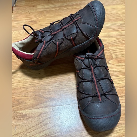 JBU size 9.5 Brown and Red Shoes - Picture 1 of 6